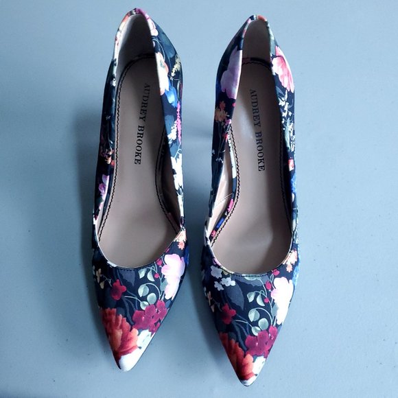 Like New Floral Shoes Size 8M - Picture 2 of 4